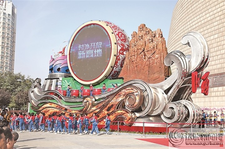 “奮進(jìn)山西”國慶彩車運(yùn)城（晉南片區(qū)）巡展暨群眾文化 活動側(cè)記